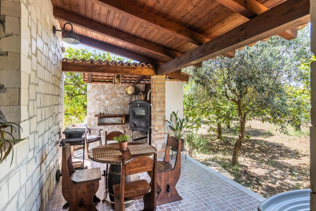 Villa Suq With Pool, Parking & Wifi Noto Luaran gambar