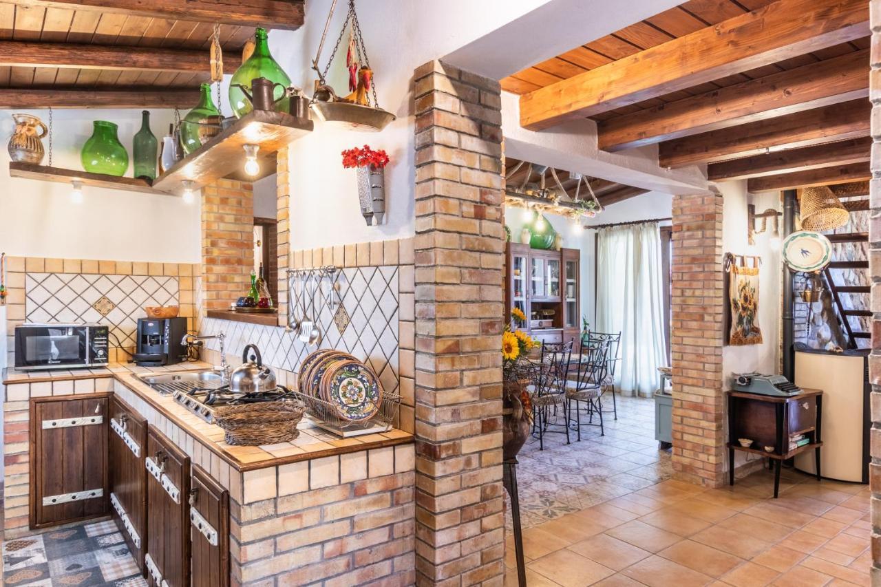 Villa Suq With Pool, Parking & Wifi Noto Luaran gambar