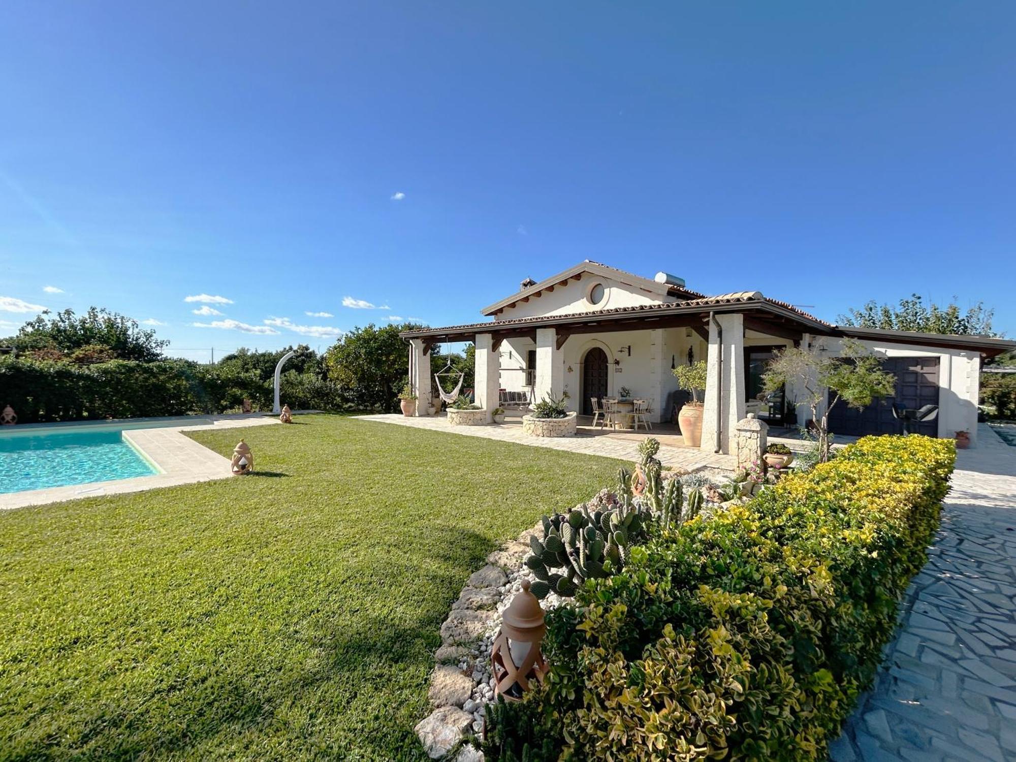 Villa Suq With Pool, Parking & Wifi Noto Luaran gambar