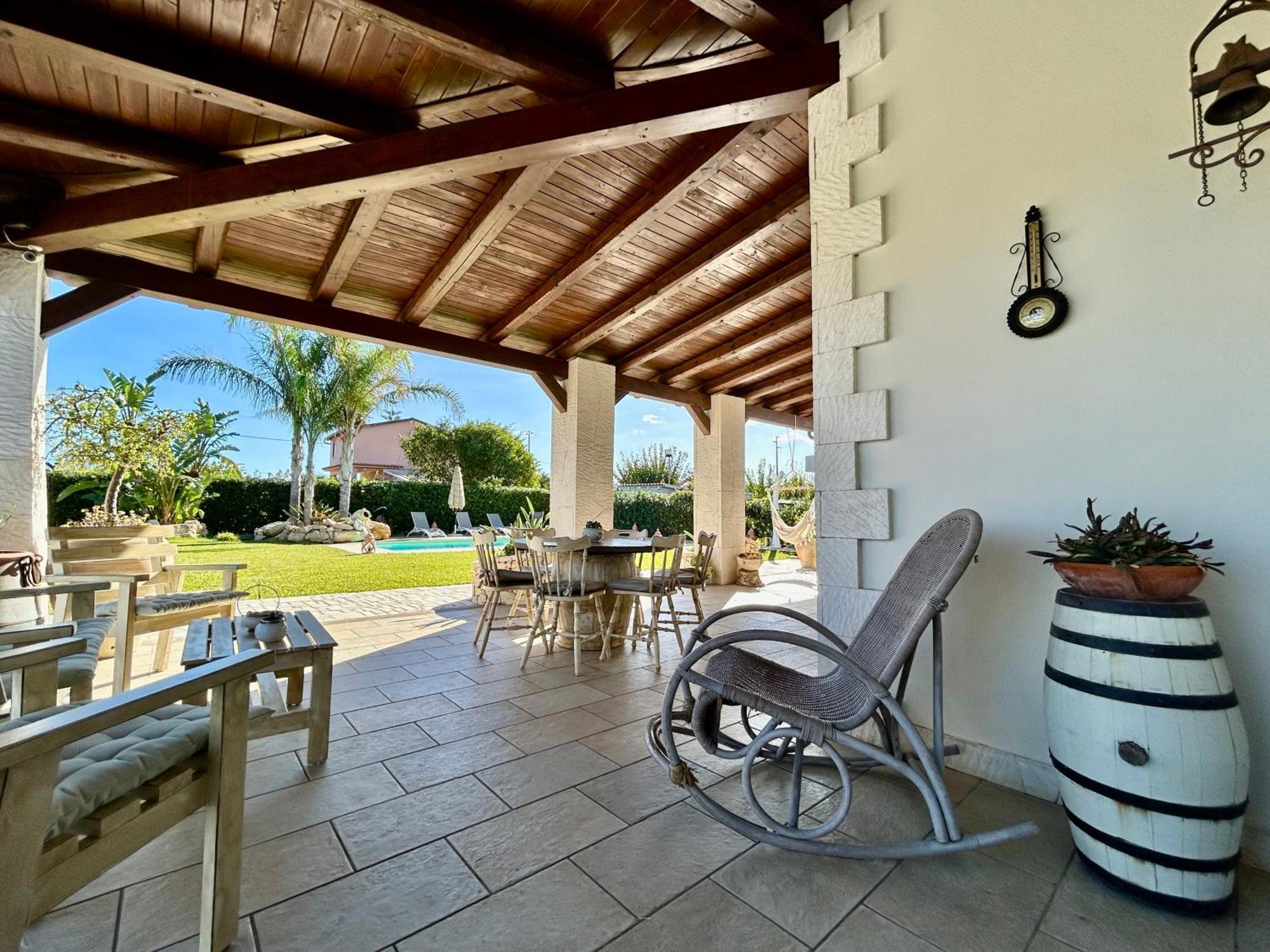 Villa Suq With Pool, Parking & Wifi Noto Luaran gambar