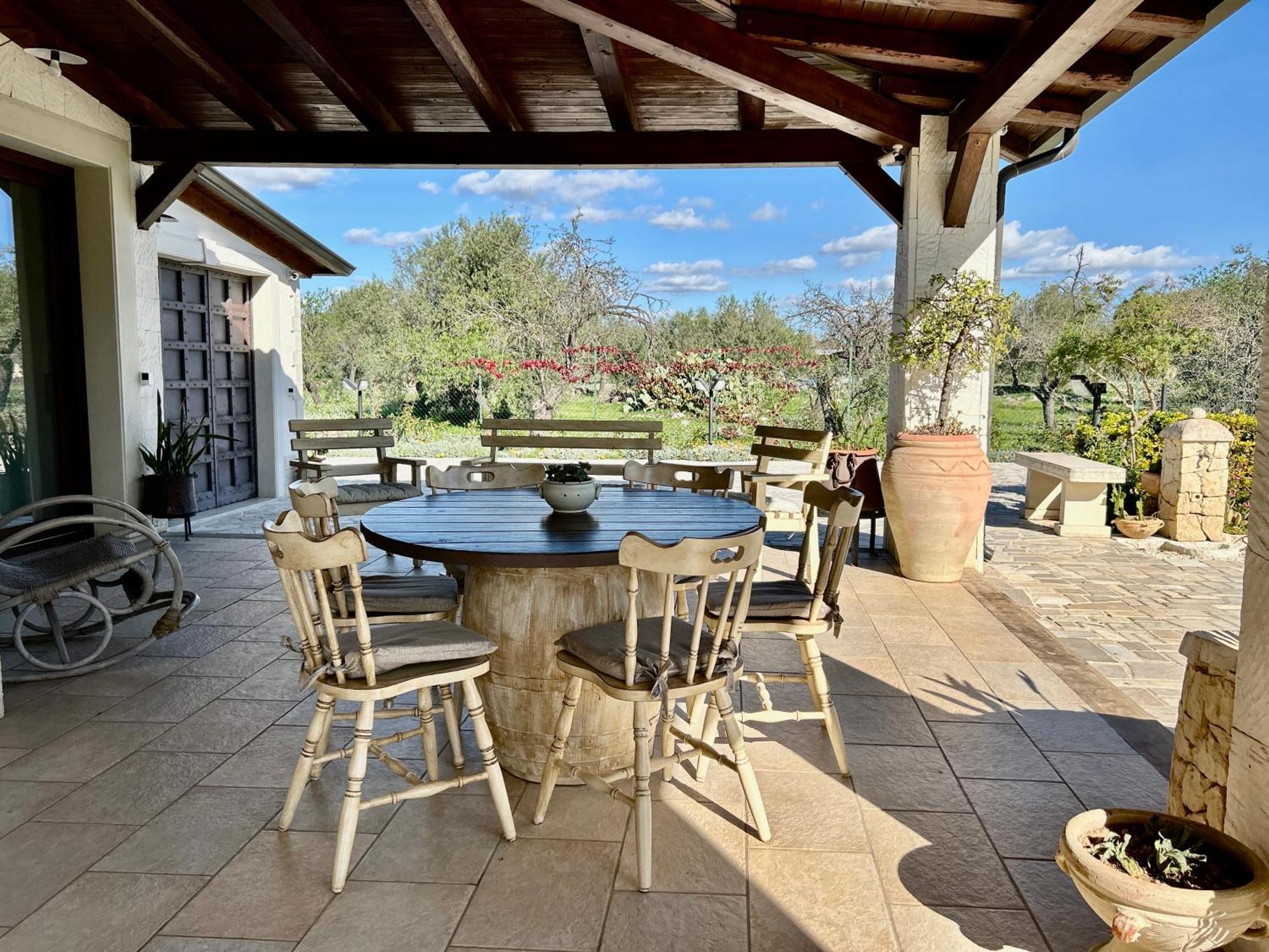 Villa Suq With Pool, Parking & Wifi Noto Luaran gambar