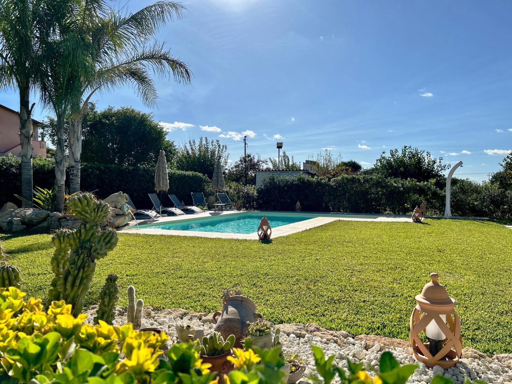 Villa Suq With Pool, Parking & Wifi Noto Luaran gambar