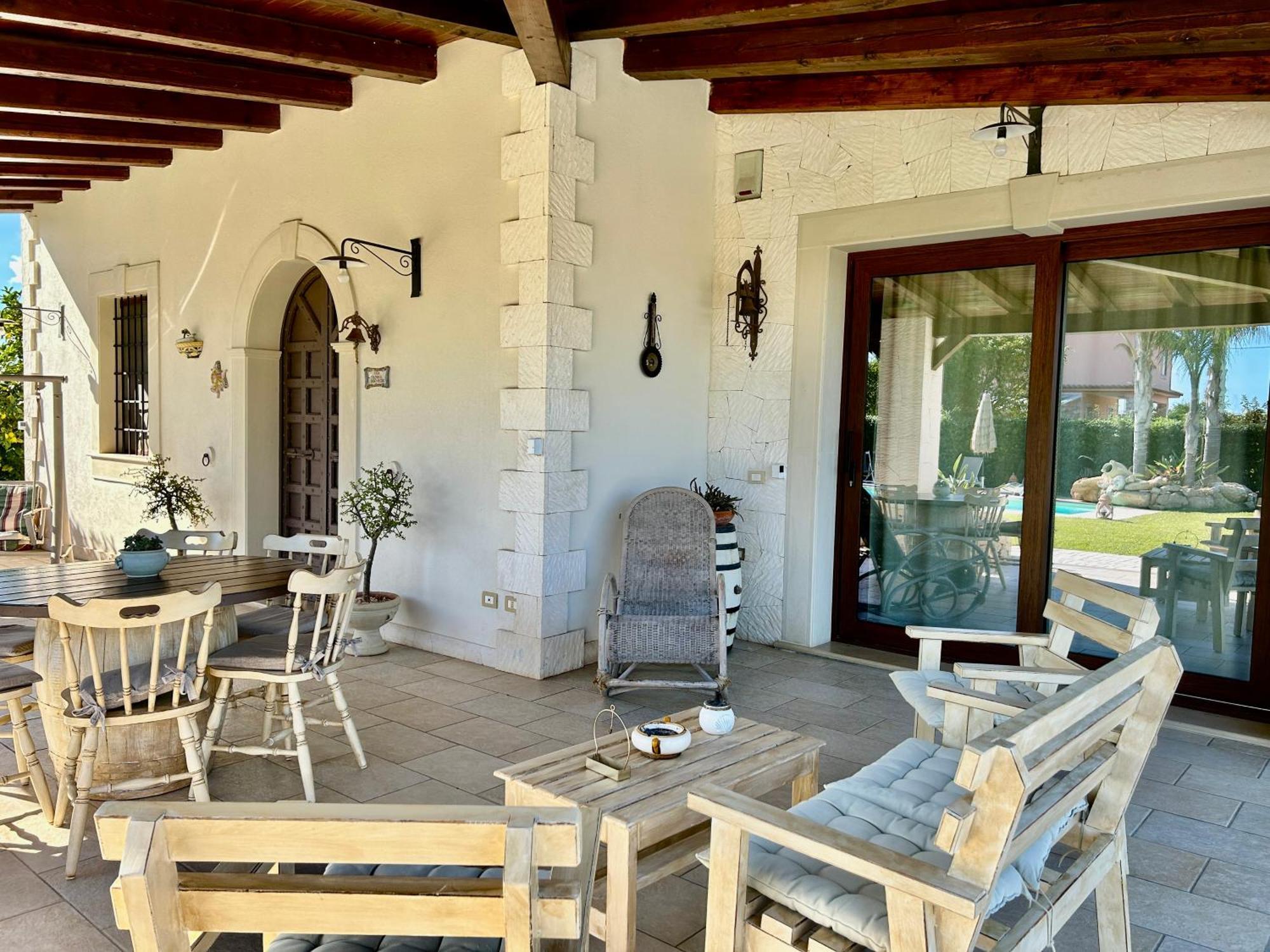 Villa Suq With Pool, Parking & Wifi Noto Luaran gambar