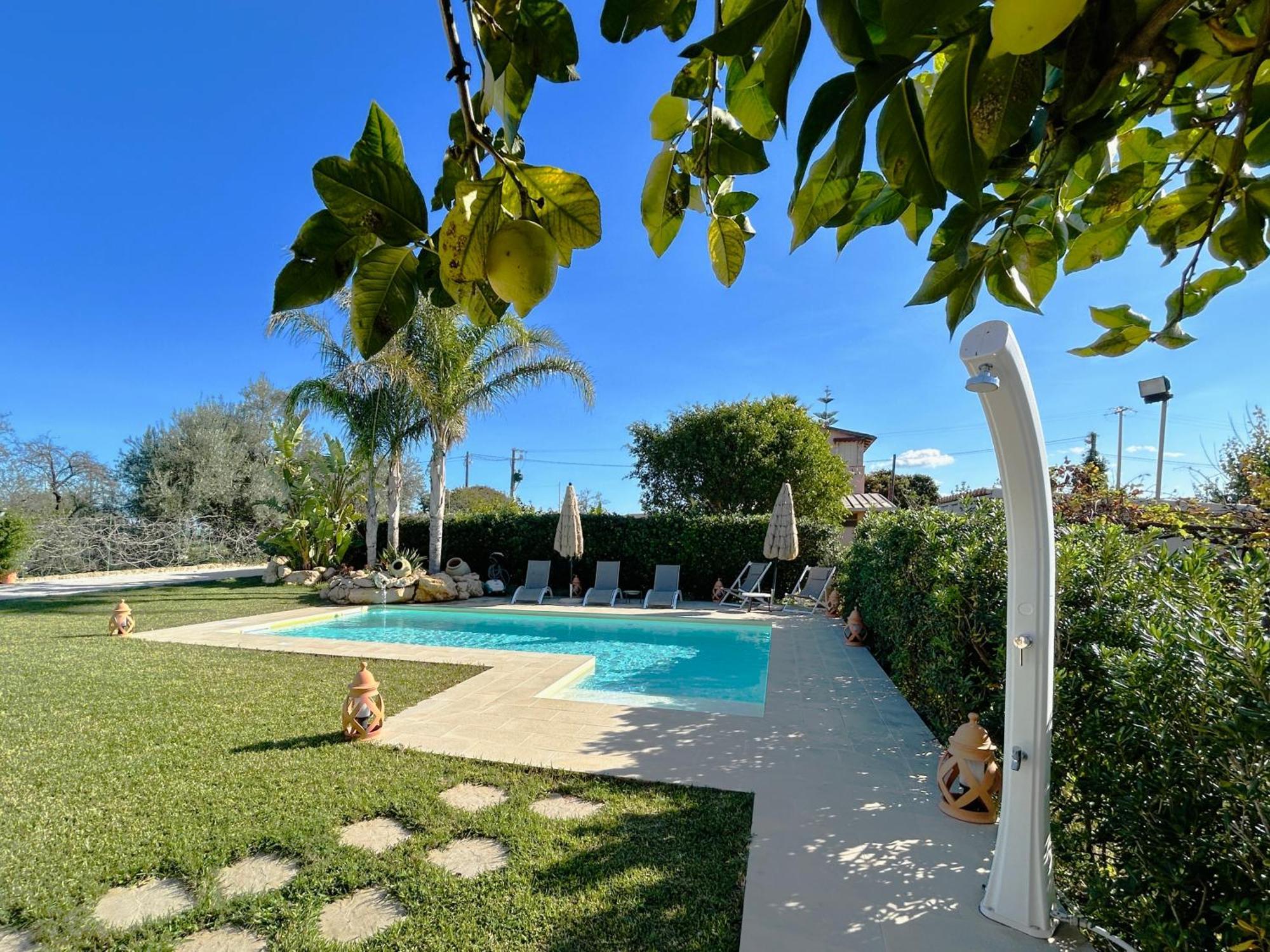 Villa Suq With Pool, Parking & Wifi Noto Luaran gambar